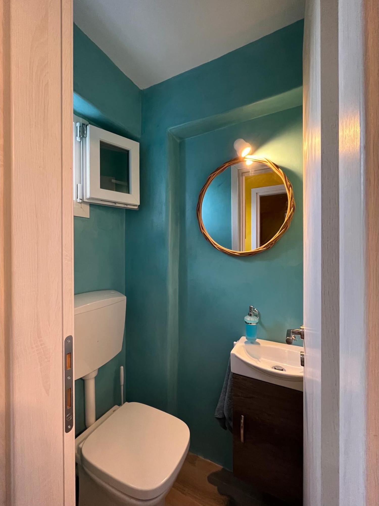 Seafront Polyxene Apartment *